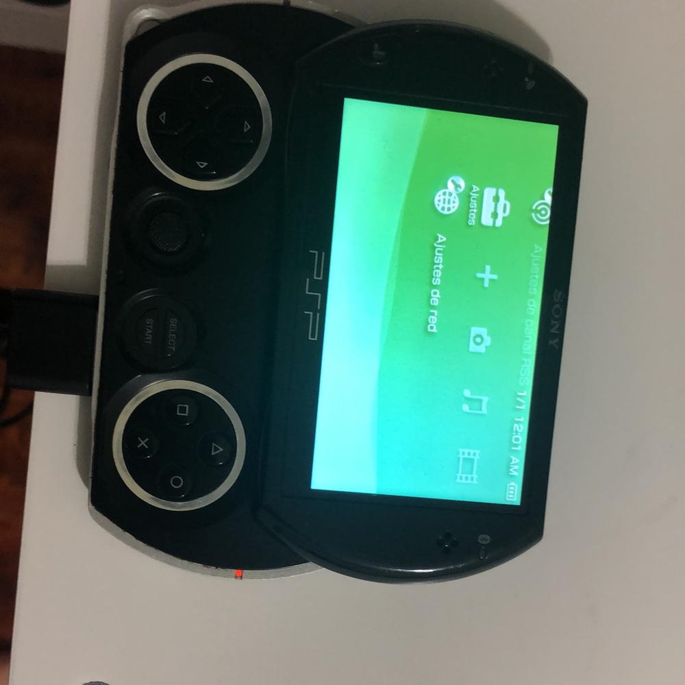PS Go sonic portable console with charger